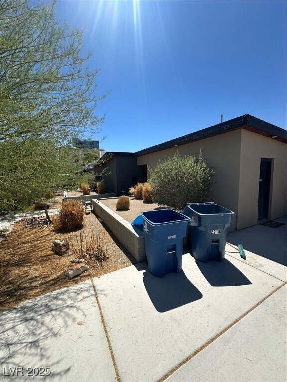 Building Photo - 2210 Santa Clara Dr