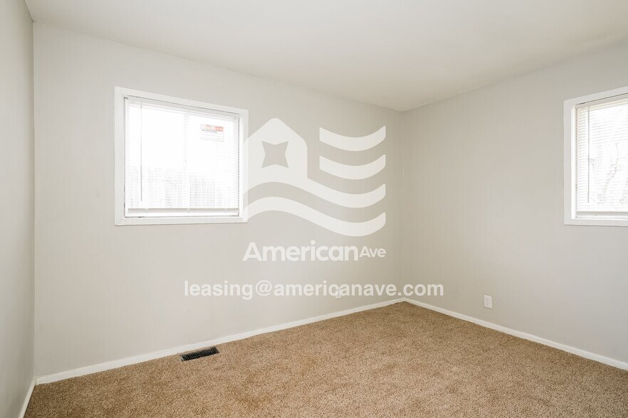 Building Photo - 3125 Hart Dr