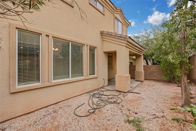 Building Photo - 6125 Sugartree Ave