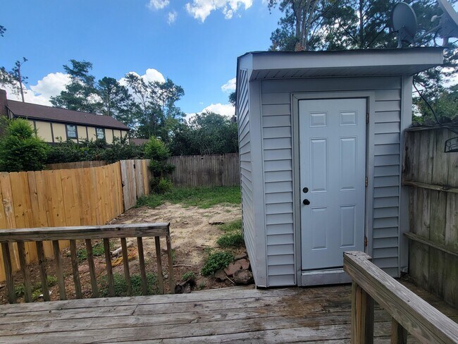 Building Photo - 2309 Creekview Dr