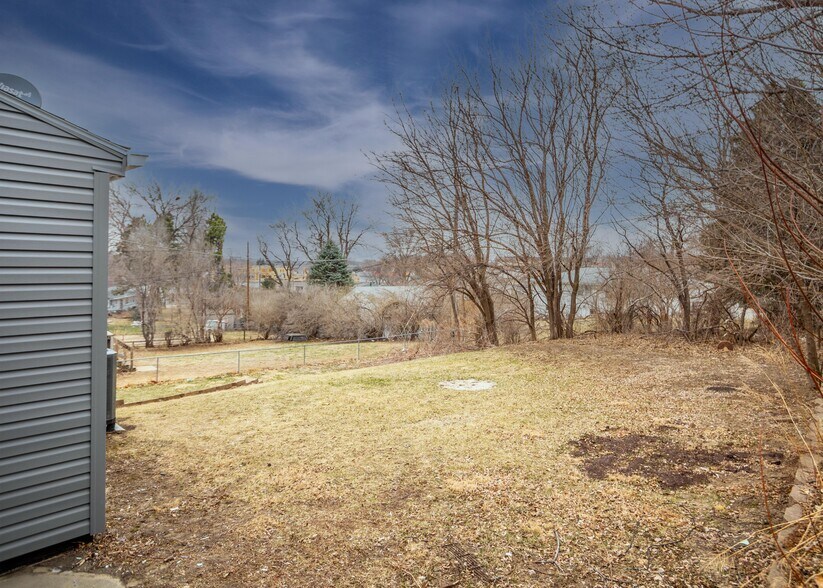 Building Photo - 1218 Sunset Dr
