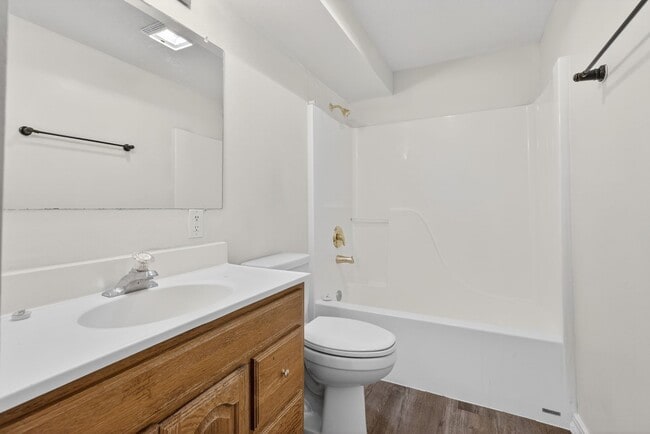 Building Photo - HUGE 6 bed 3 bath Home in Pocatello