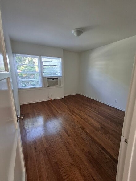 Building Photo - 724 S Old Ranch Rd