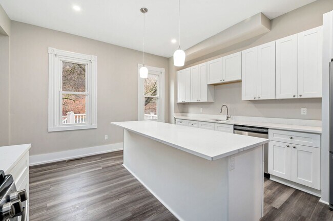 Building Photo - Beautiful Fully Renovated 4 Bedroom Home In The West End.  Available July!