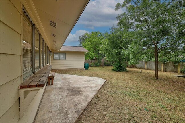 Building Photo - 9620 Chukar Cir