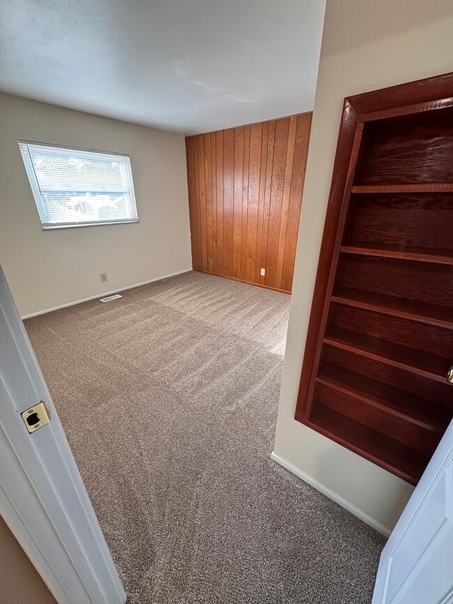 Building Photo - 3 Bedroom Home