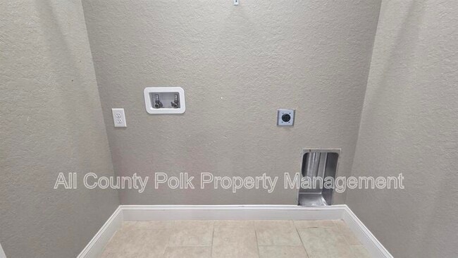 Building Photo - 1104 N Vermont Ave