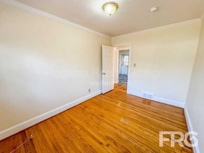 Building Photo - 2501 Jefferson Dr