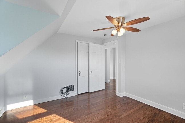 Building Photo - 3 Bedroom, 1.5 Bathroom Home in Cincinnati!