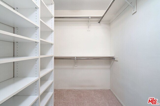 Building Photo - 2205 S Bentley Ave