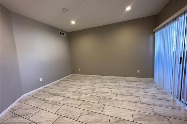 Building Photo - 6480 Annie Oakley Dr