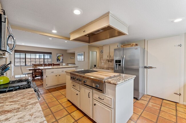 Building Photo - 4850A - Mandalay Shores/ Oxnard/ 5 bedroom...