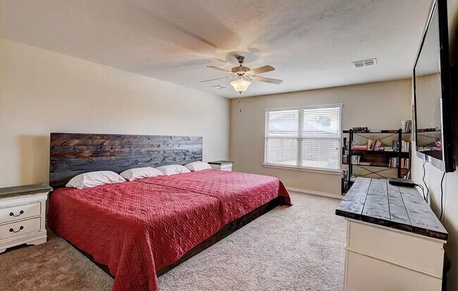 Building Photo - 4 Bed 2 Bath Home on Corner lot in Deer Creek Schools!