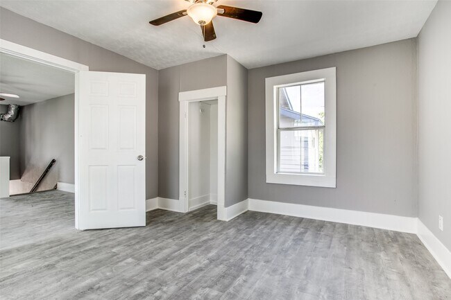 Building Photo - 810 Maltby St