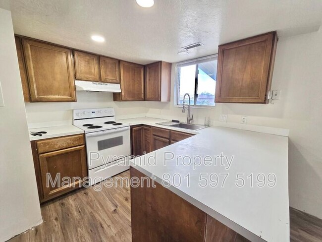Building Photo - 5571 S 2800 W