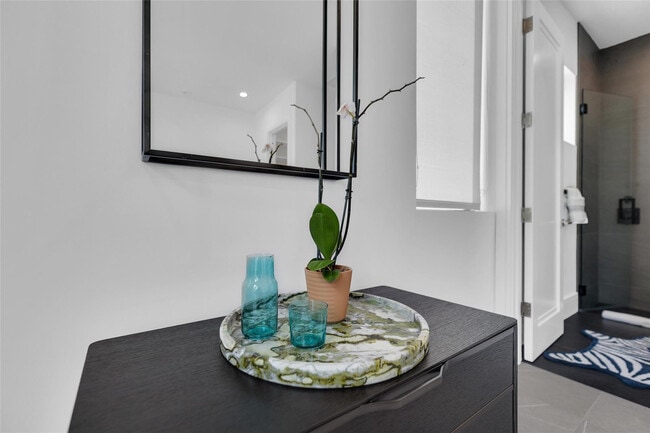 Building Photo - 1730 SE 13th St