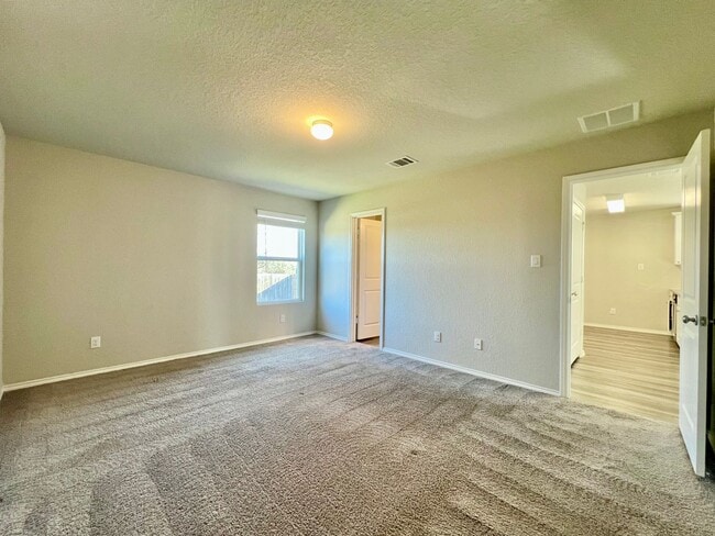 Building Photo - Charming Single-Story Home in Amenity-Rich Community