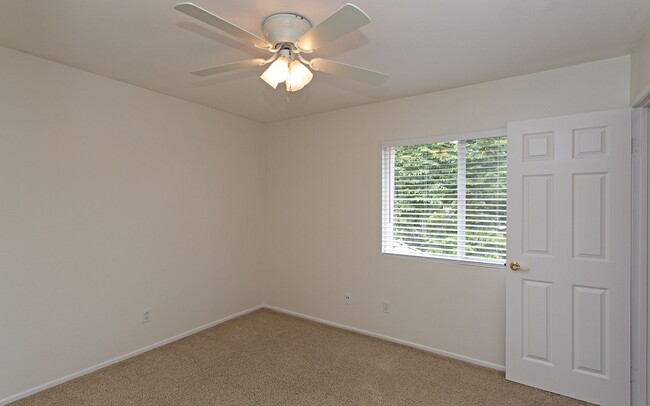 Building Photo - 2159 Island Shore Way