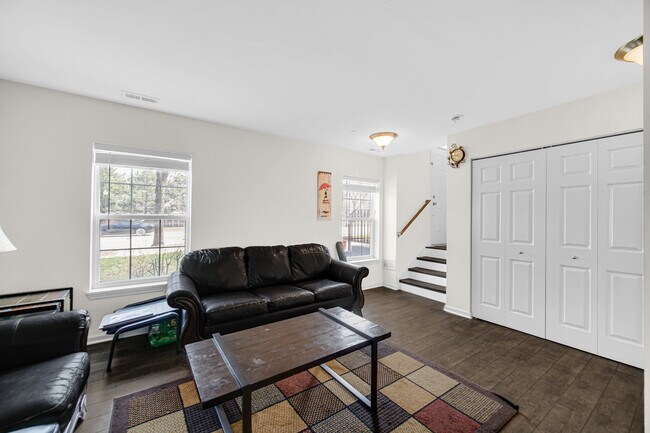 Building Photo - 57 Margaret Dr