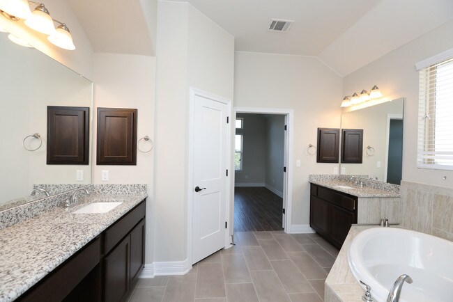 Building Photo - 5108 Alonso Dr