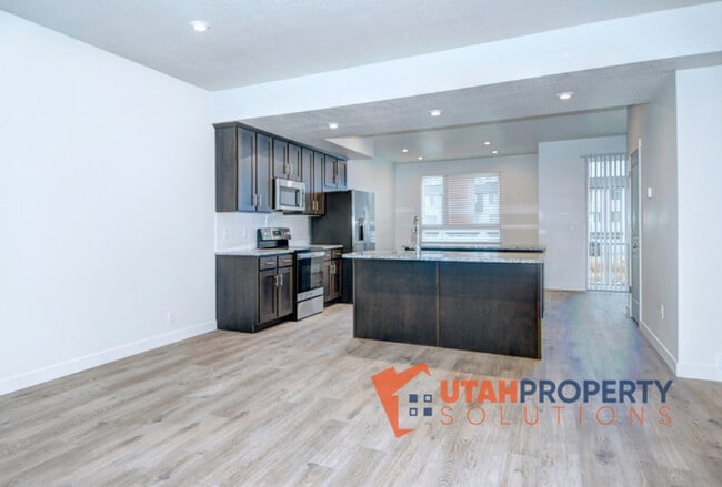 Building Photo - 427 S 960 W