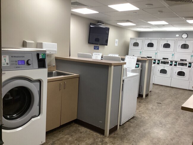 Building Photo - 5100 N Marine Dr