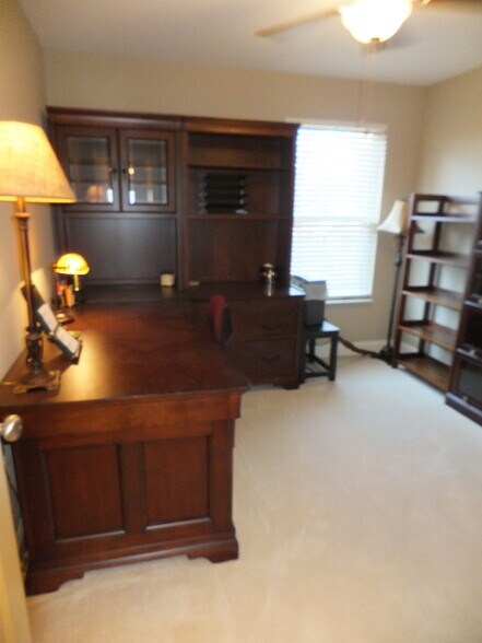 Building Photo - 419 Waterbrook Dr