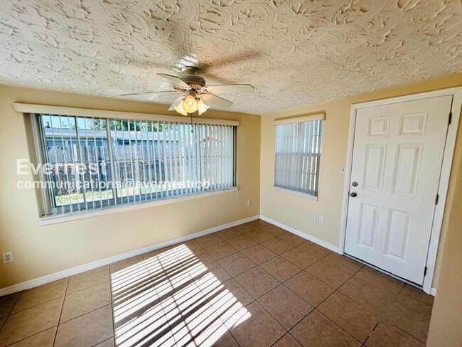 Building Photo - 2127 Erin Dr