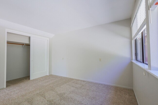 Building Photo - 071-02