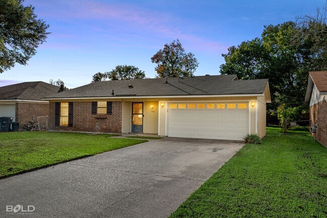 Primary Photo - Charming 3-bedroom, 2-bath home in vibrant Bossier City, LA!