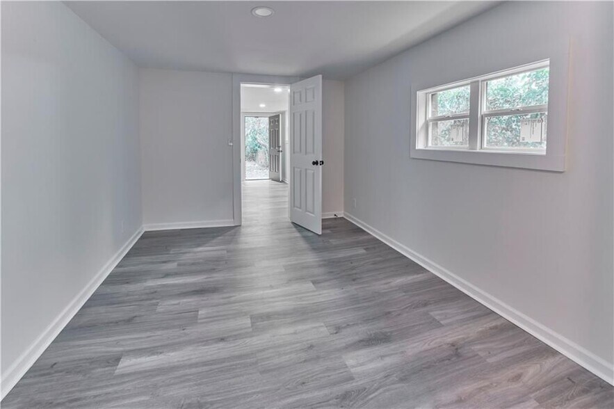 Building Photo - 184 Scott St NW