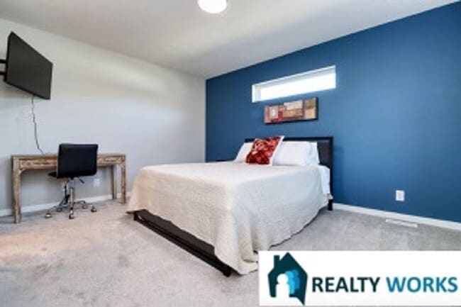 Building Photo - 3 Bedroom, 2.5 Bath townhome in great loca...