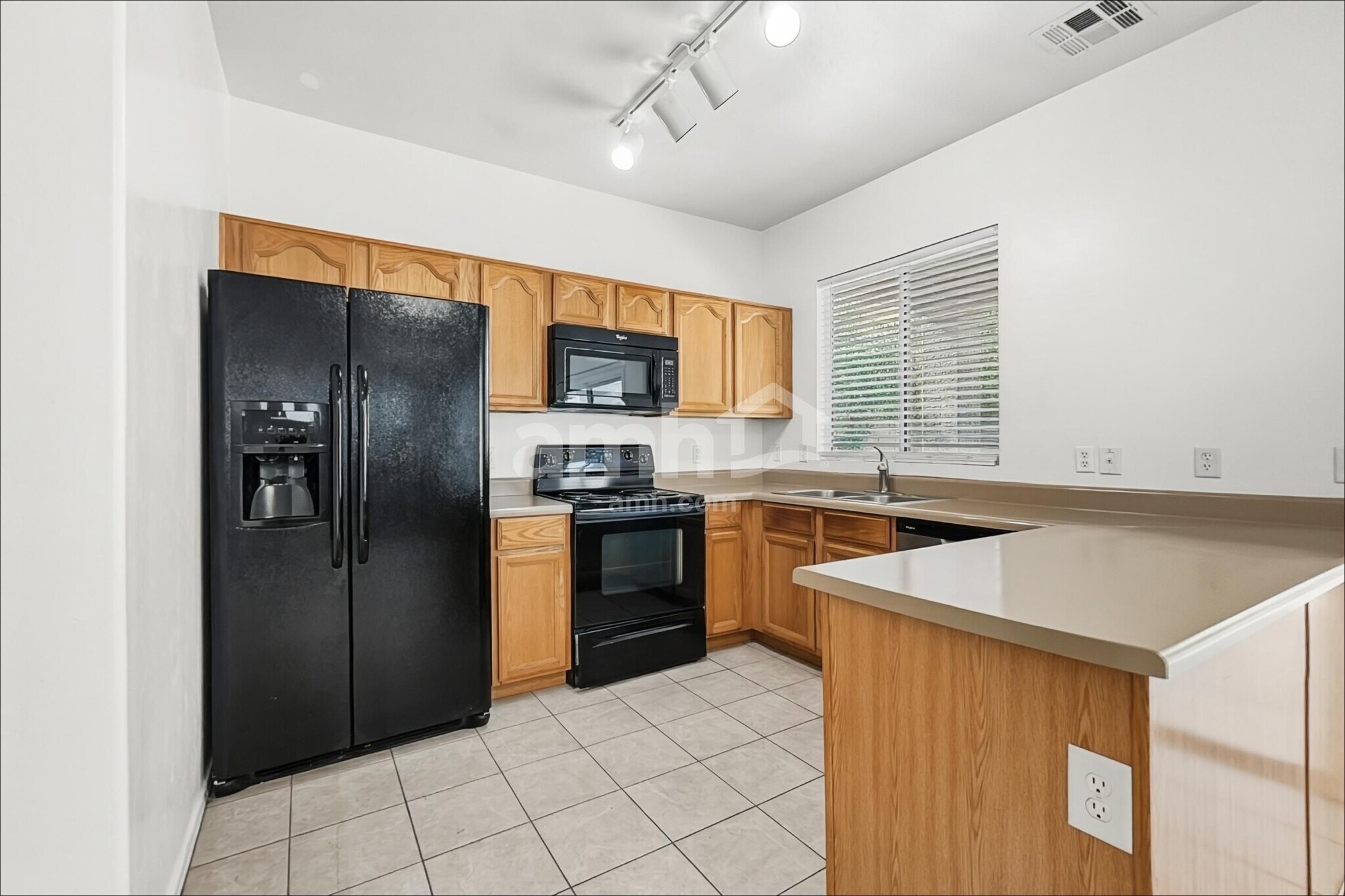 Building Photo - 4242 E Baylor Ln