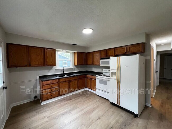 Building Photo - 800 Belvin Ave