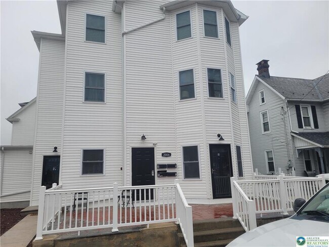 Primary Photo - 2006 Washington Ave