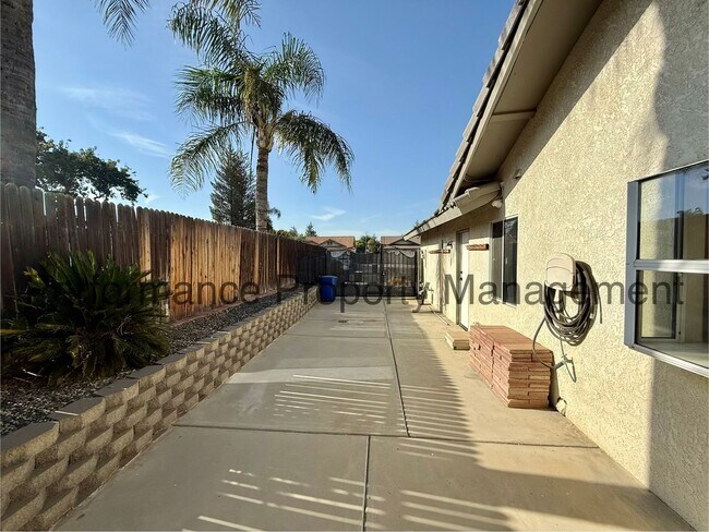Building Photo - 10910 Mohican Dr