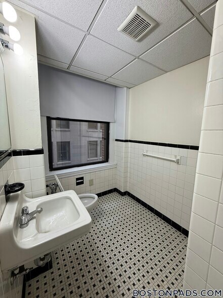 Building Photo - 62 Boylston St