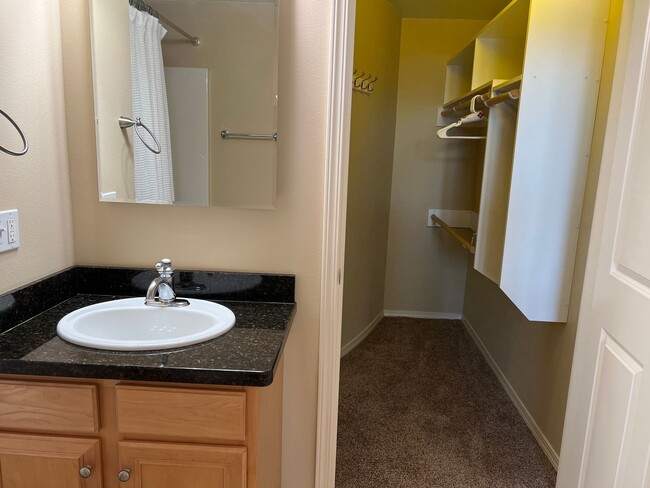 Building Photo - 2 Bed / 2 Bath Bay-View Condo for Rent in ...