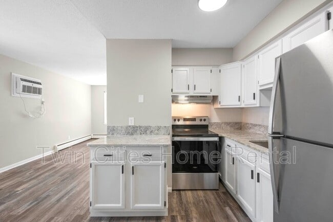 Building Photo - 2081 Hillview Rd