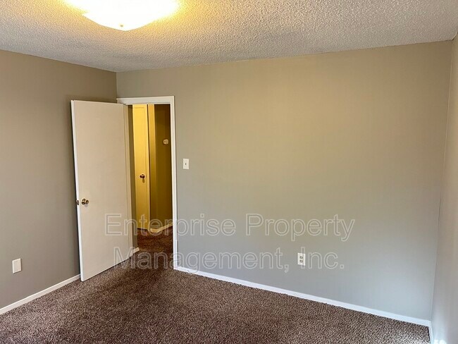 Building Photo - 3727 New Covington Pike