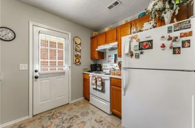 Building Photo - 3304 SW Landau Ct