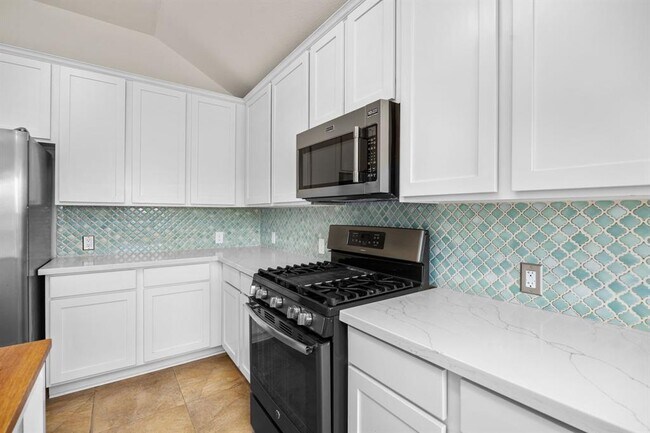 Building Photo - 4702 Forest Home Dr
