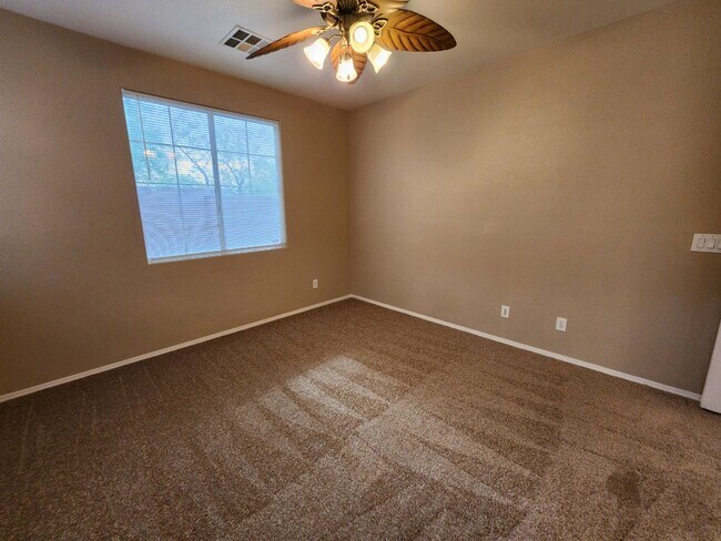 Building Photo - Charming 3 bedroom home with great curb ap...