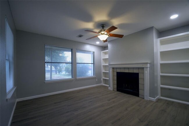 Building Photo - 3007 W Slaughter Ln