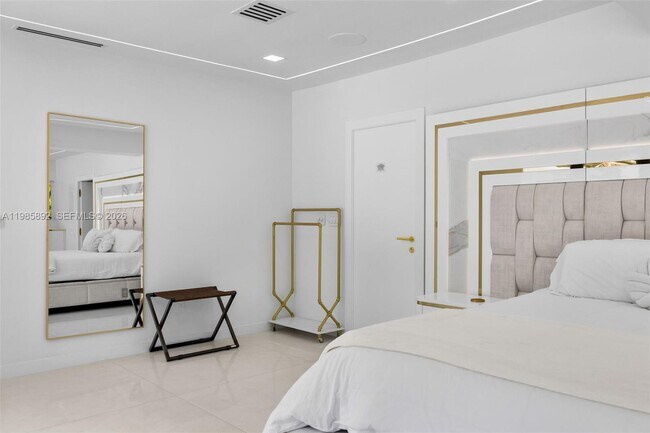 Building Photo - 1117 Adams St