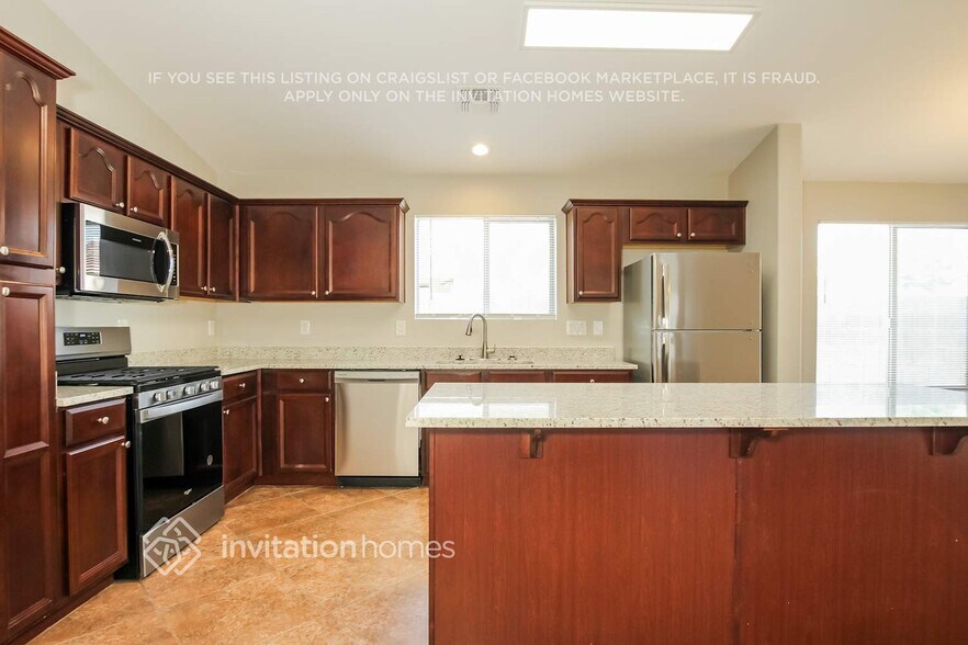 Building Photo - 13986 W Maui Ln