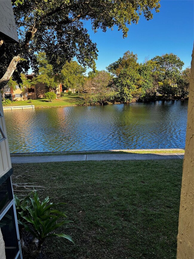 Building Photo - 9070 Lime Bay Blvd