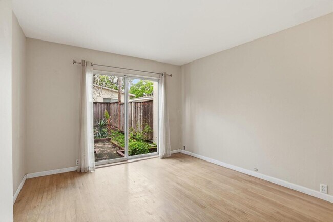 Building Photo - 1855 Forest Ct