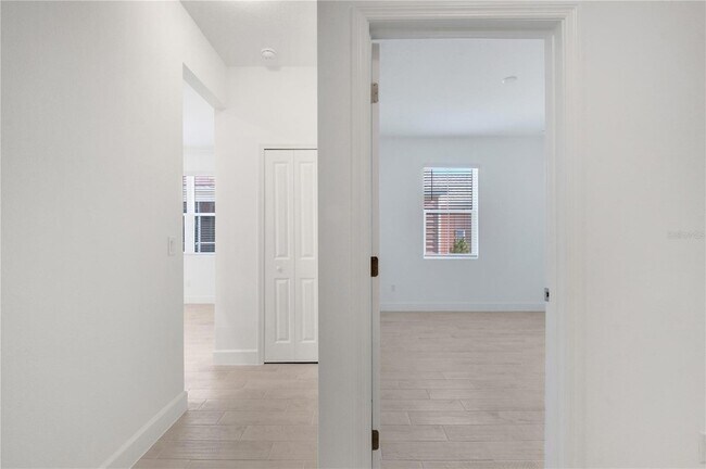 Building Photo - 520 Daiquiri Pl