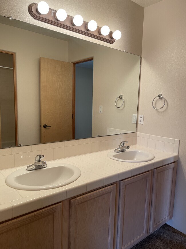 Building Photo - 7304 Via Contenta NE